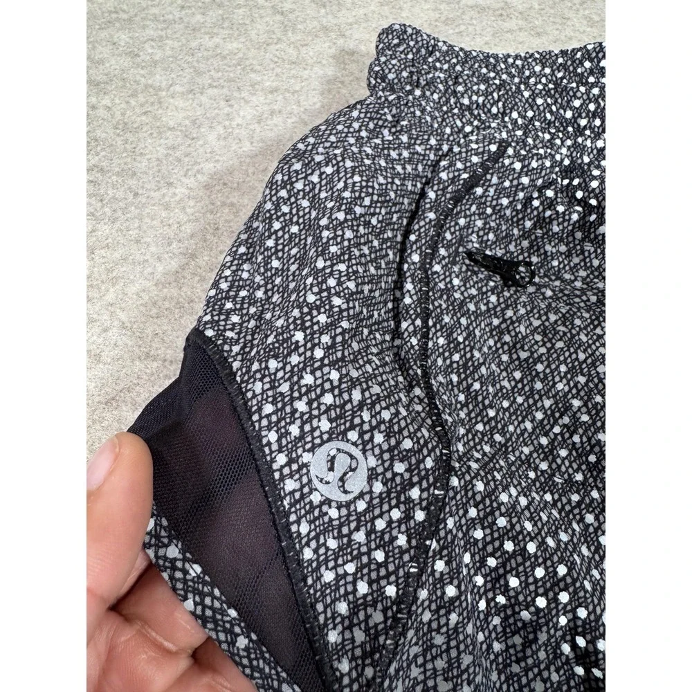 Lululemon Running Shorts Womens 4 Black Lined Zip Pocket Split‎ Hem Athletic